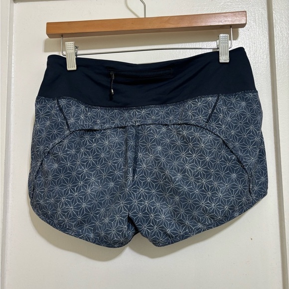 Lululemon Run Times Short *4-way Stretch size 4 - Picture 5 of 6
